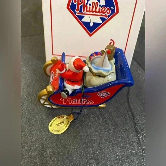 Danbury Mint Philadelphia Phillies MLB Christmas Ornament Santa Sleigh 2009 - Picture 4 of 8